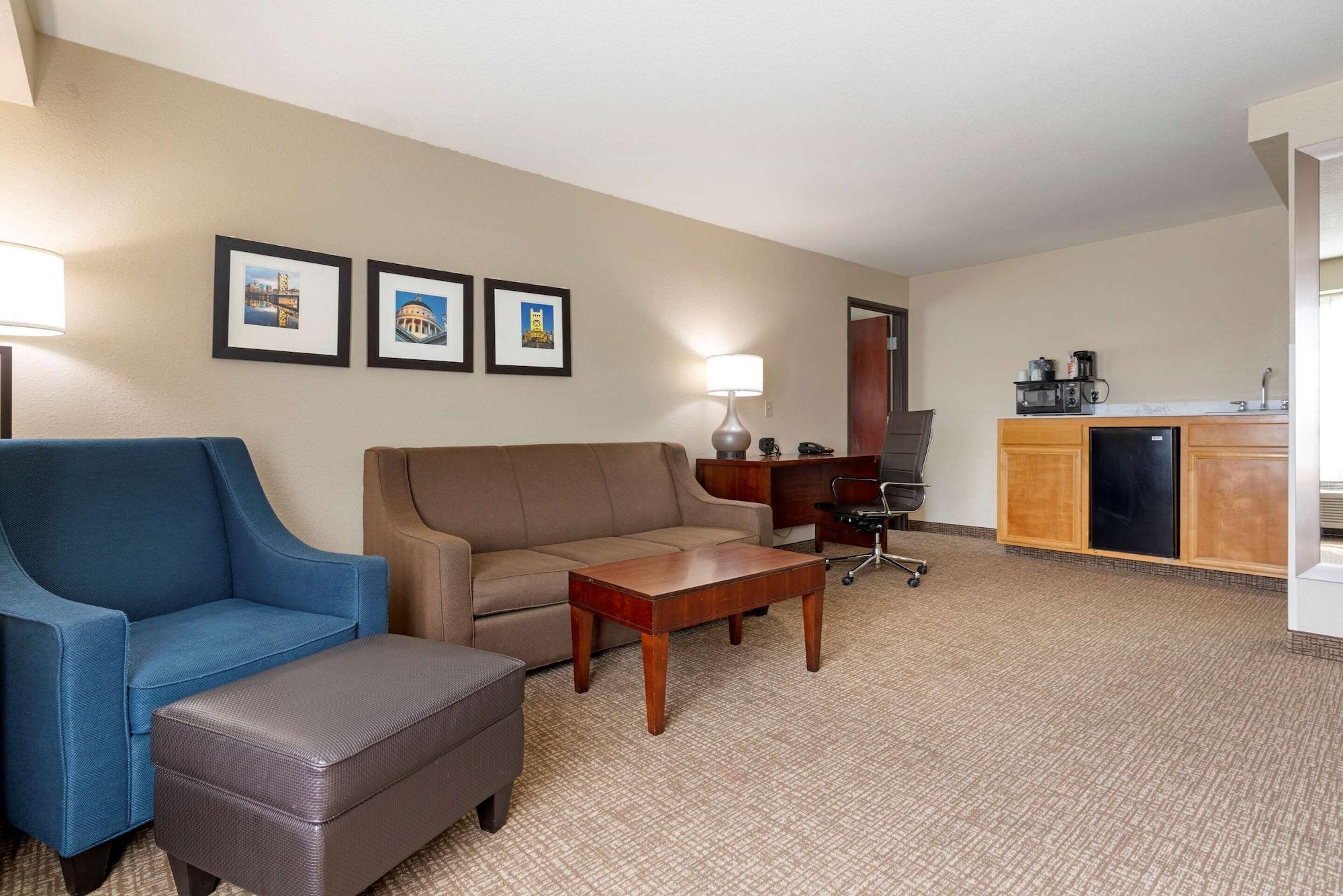 Comfort Suites Downtown Сакраменто Екстериор снимка